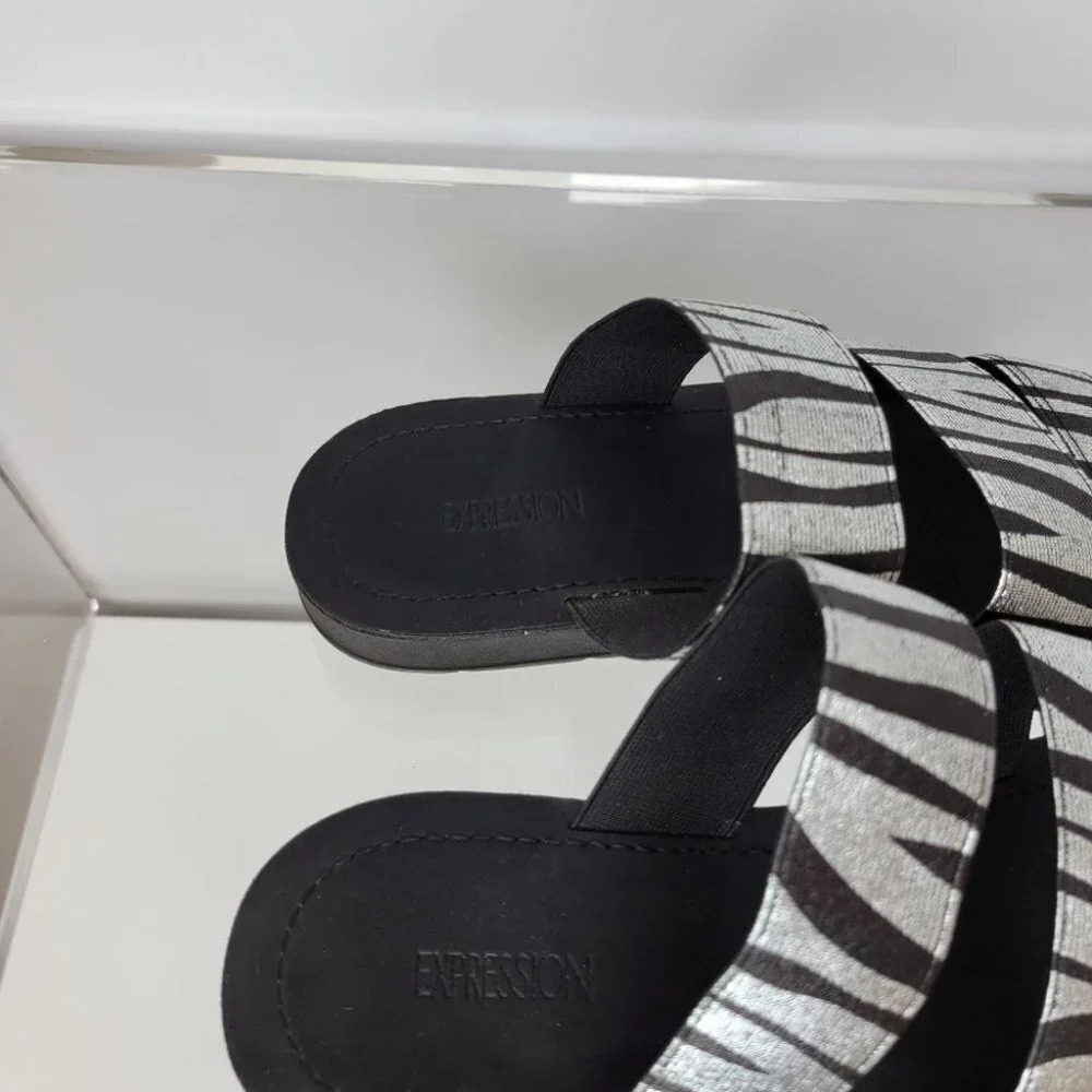 Expression Sandals - Picture 4 of 5